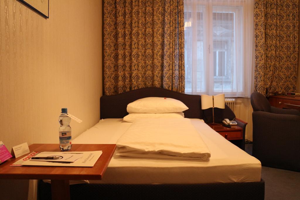 וינה Hotel Schweizerhof חדר תמונה